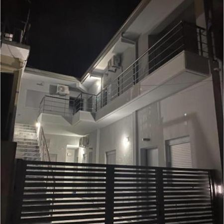 Όμορφο Δυάρι Με Βεράντα.! Appartement Kalamáta Buitenkant foto