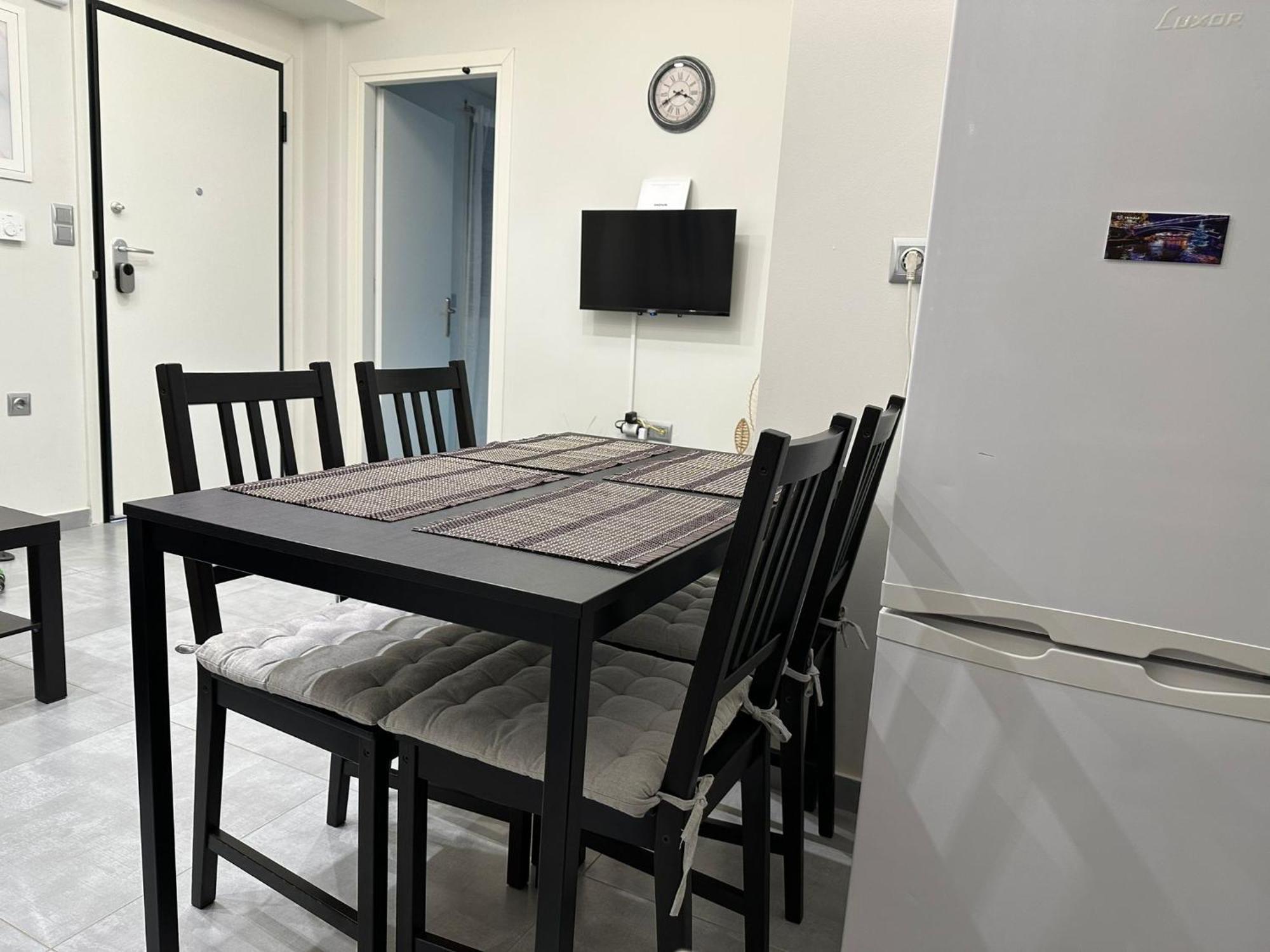 Όμορφο Δυάρι Με Βεράντα.! Appartement Kalamáta Buitenkant foto